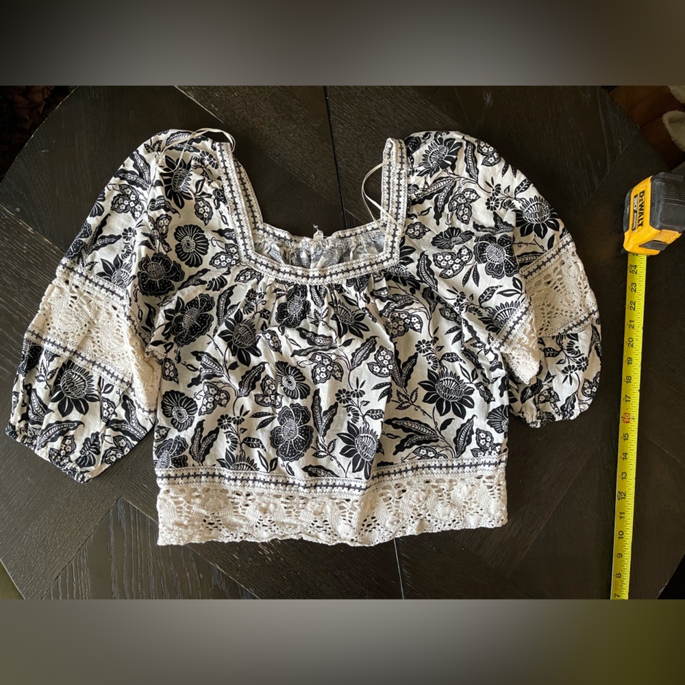 Christian Siriano Black & White Floral Lace Cropped Peasant Top